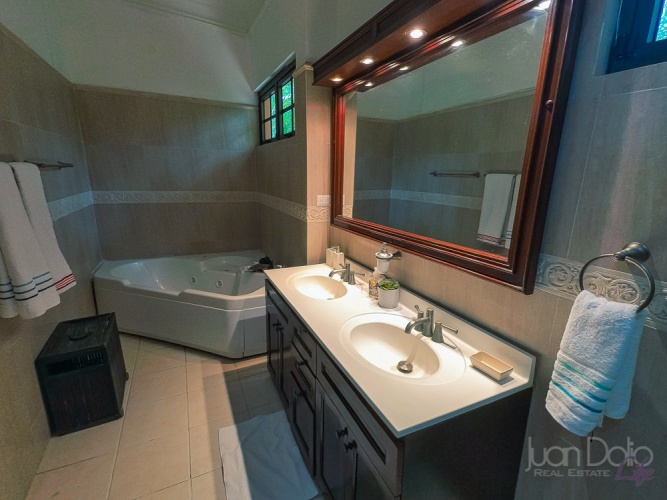 Villa en Venta en Guavaberry Golf & Country Club – Juan Dolio ,Santiago, Santiago, 3 Bedrooms,5 Bathrooms,Villa,Venta