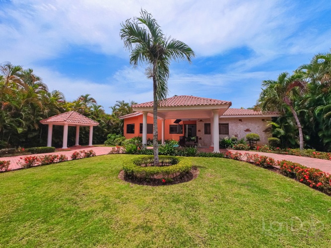 Villa en Venta en Guavaberry Golf & Country Club – Juan Dolio ,Santiago, Santiago, 3 Bedrooms,5 Bathrooms,Villa,Venta