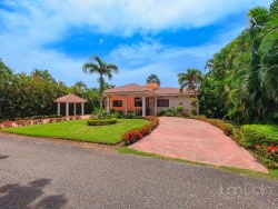 Villa en Venta en Guavaberry Golf & Country Club – Juan Dolio ,Santiago, Santiago, 3 Bedrooms,5 Bathrooms,Villa,Venta
