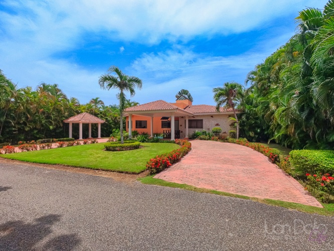Villa en Venta en Guavaberry Golf & Country Club – Juan Dolio ,Santiago, Santiago, 3 Bedrooms,5 Bathrooms,Villa,Venta